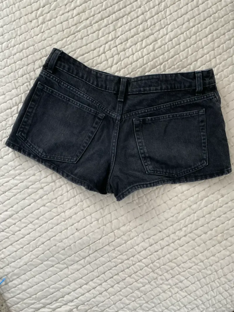 Shorts de mezclilla negros para mujer - 2