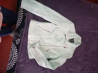 Chaqueta de cuero sintético verde menta para mujer - miniatura 2