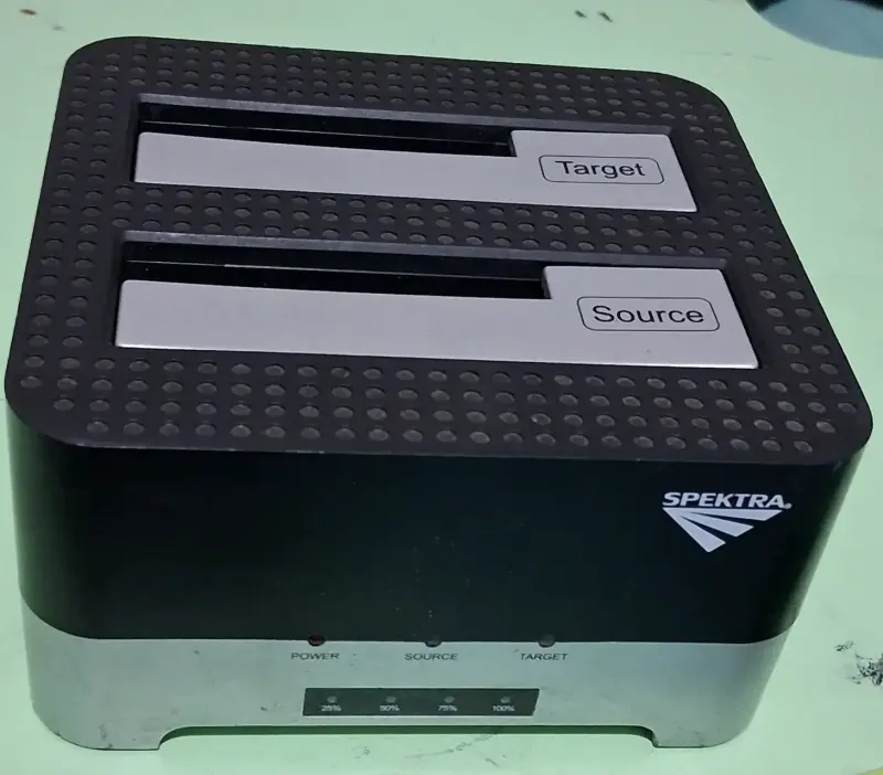 Docking station para discos duros Spektra con fuente de poder - 2