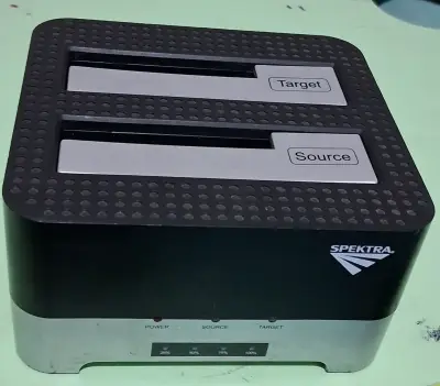 Docking station para discos duros Spektra con fuente de poder - miniatura 2