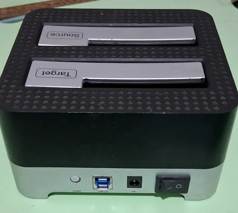 Docking station para discos duros Spektra con fuente de poder - 3