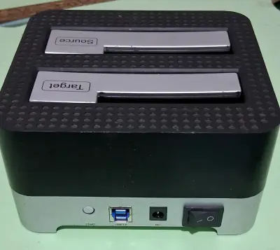 Docking station para discos duros Spektra con fuente de poder - miniatura 3