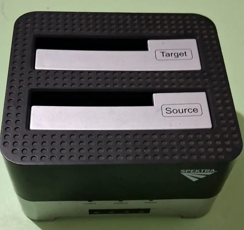 Docking station para discos duros Spektra con fuente de poder - 4