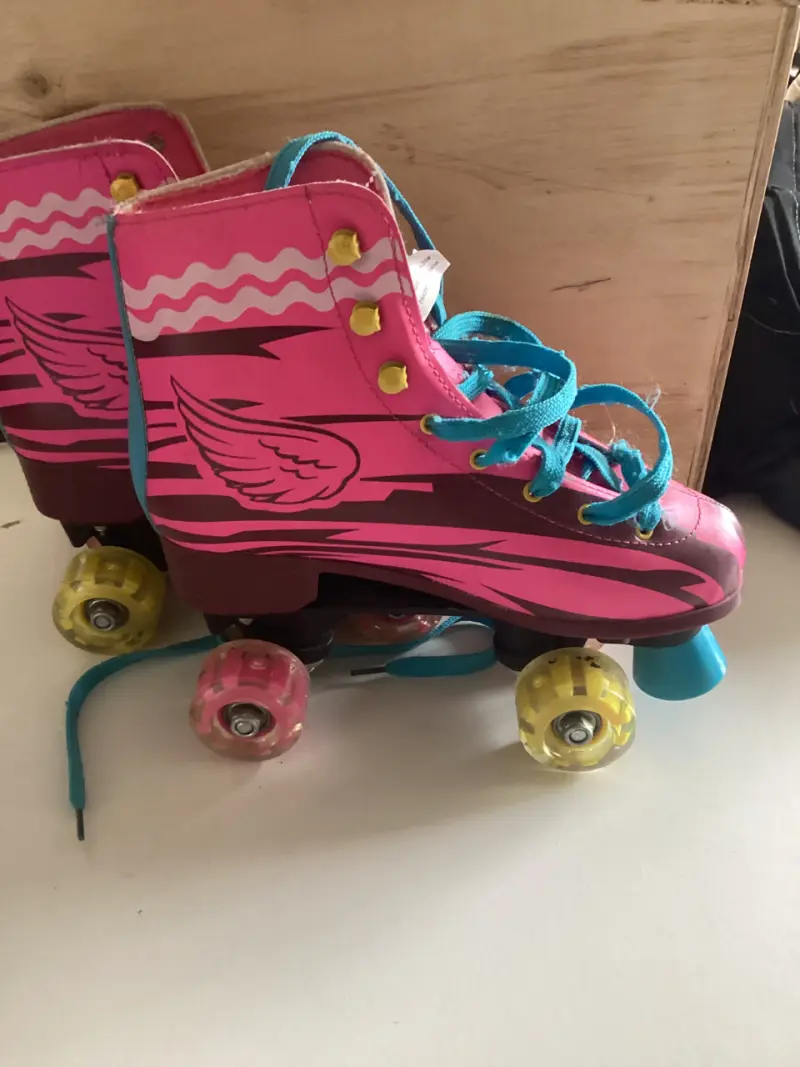 Patines de cuatro ruedas rosas para niños