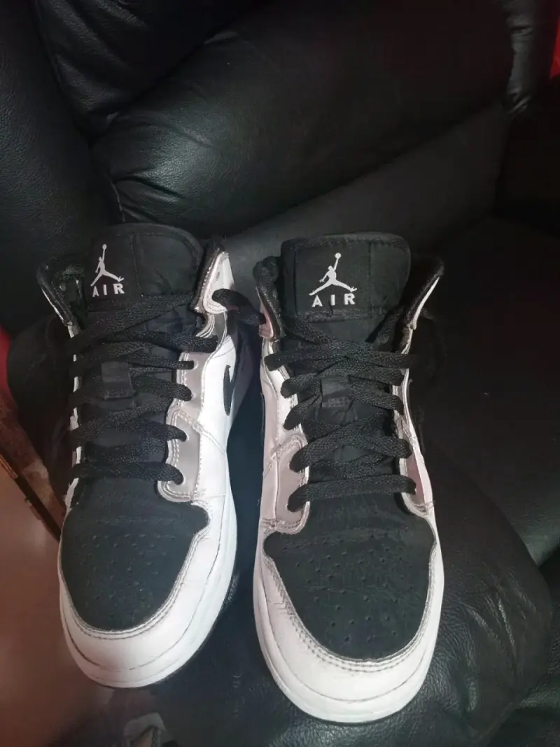 Zapatillas Air Jordan blancas y negras - 2