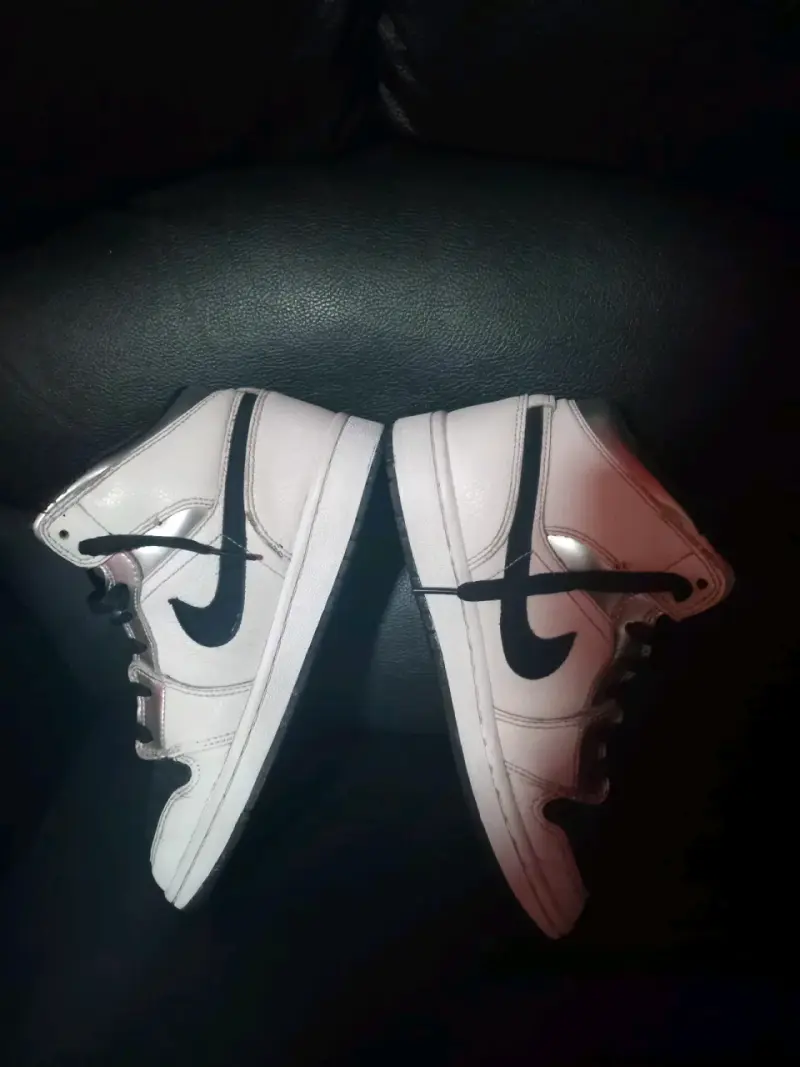 Zapatillas Air Jordan blancas y negras - 3
