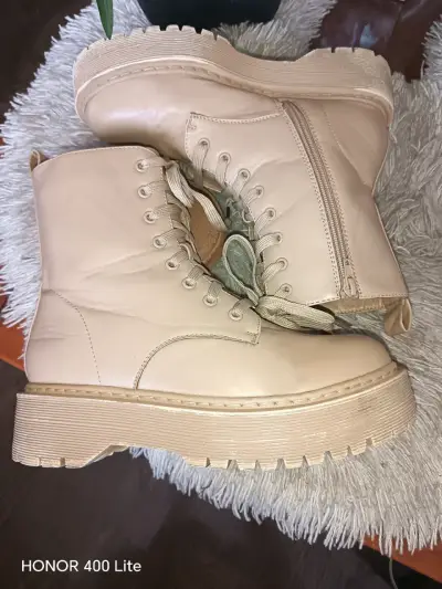 Botas beige con plataforma y cordones - miniatura 2