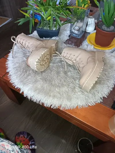 Botas beige con plataforma y cordones - miniatura 3