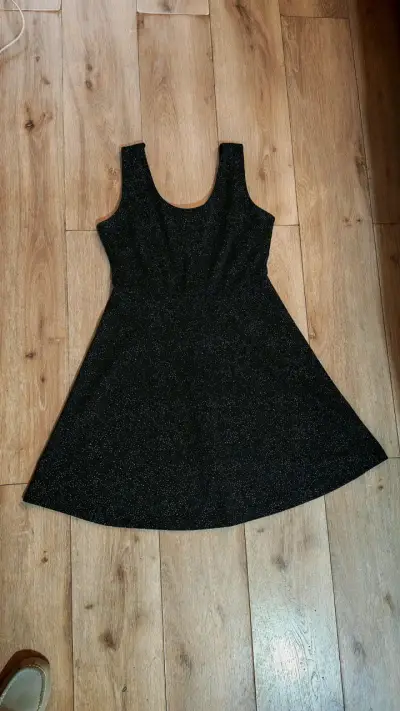 Vestido negro con puntos - miniatura 2