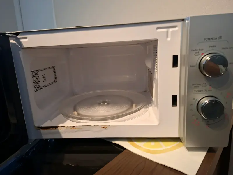 Microondas Midea con control manual - 3