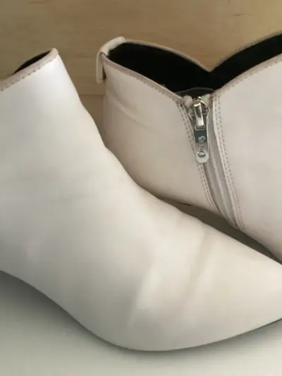 Botines blancos de cuero con tacón bajo - miniatura 2