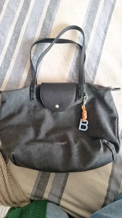 Bolso de hombro negro Bubba con charm - miniatura 1