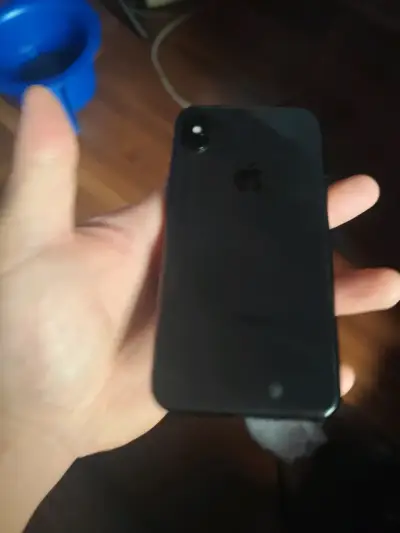 iPhone X en buen estado con pantalla encendida - miniatura 4