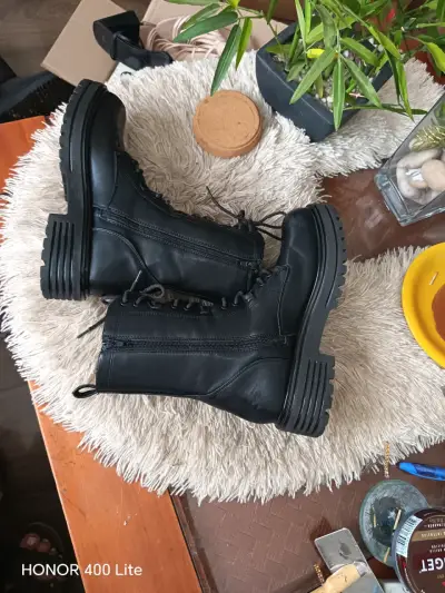 Botas de cuero sintético negro con plataforma - miniatura 2