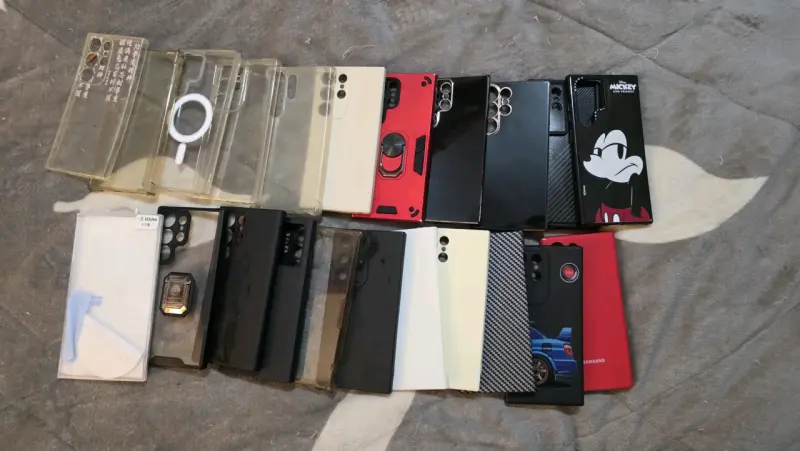 Samsung Galaxy S23 Ultra con fundas adicionales - 3