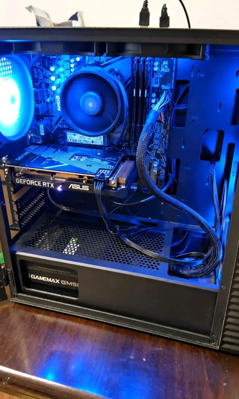 PC Gamer con Tarjeta Gráfica ASUS GeForce RTX - 2