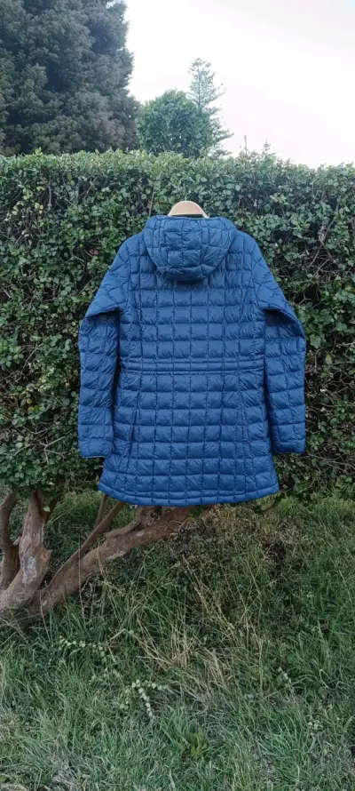 Chaqueta The North Face thermoball azul para mujer - miniatura 2