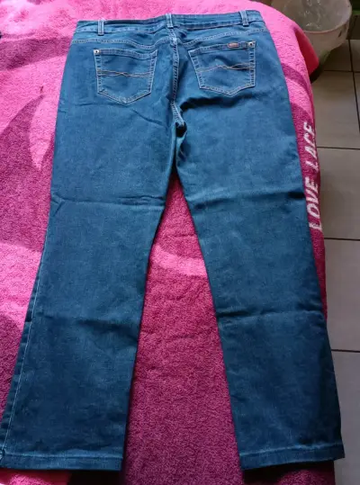 Jeans azul oscuro para mujer en buen estado - miniatura 2