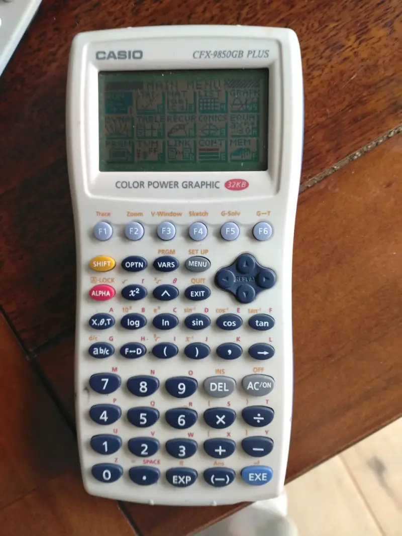 Calculadora gráfica Casio CFX-9850GB Plus - 1