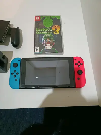 Consola Nintendo Switch con Joy-Con y juego Luigi's Mansion 3 - miniatura 1