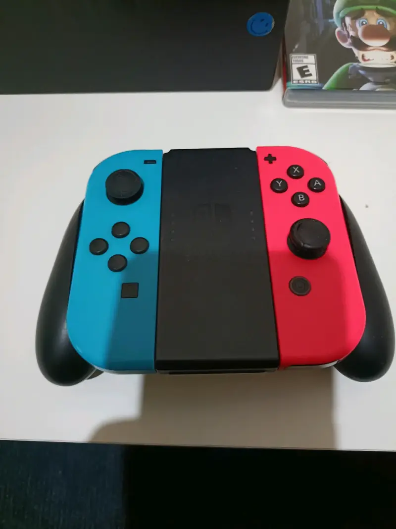 Consola Nintendo Switch con Joy-Con y juego Luigi's Mansion 3 - 2