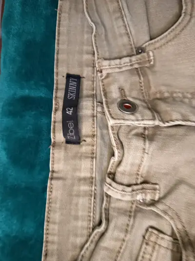 Jeans skinny beige talla 42 para hombre - miniatura 2