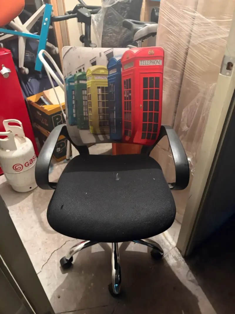 Silla de oficina con diseño de cabinas telefónicas - 4