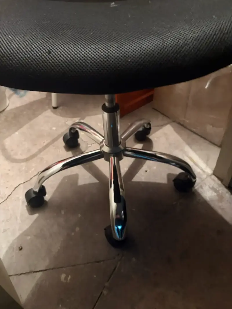Silla de oficina con diseño de cabinas telefónicas - 5