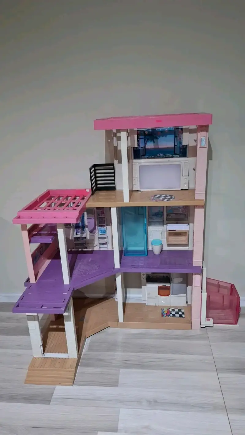 Casa de muñecas de tres pisos con terraza - 3
