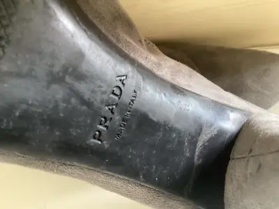 Zapatos de tacón gris Prada en buen estado - miniatura 3