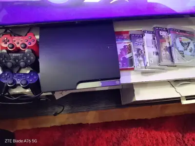Play PS3 con 3 controles y  5 juegos - miniatura 1
