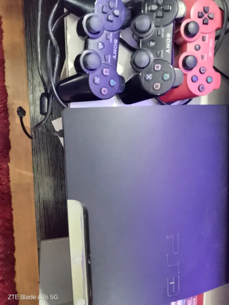 Play PS3 con 3 controles y  5 juegos - 2