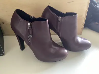 Botines de cuero morado con tacón alto - miniatura 1
