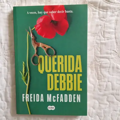 Libro Querida Debbie de Freida McFadden - miniatura 1
