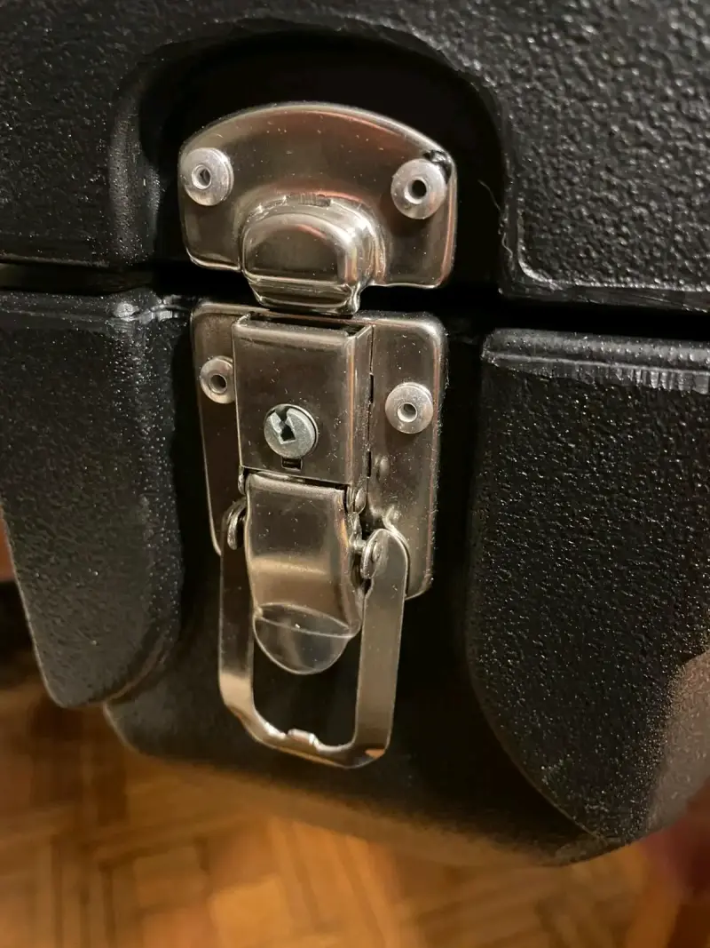 Maleta rígida para moto con cerradura - 3