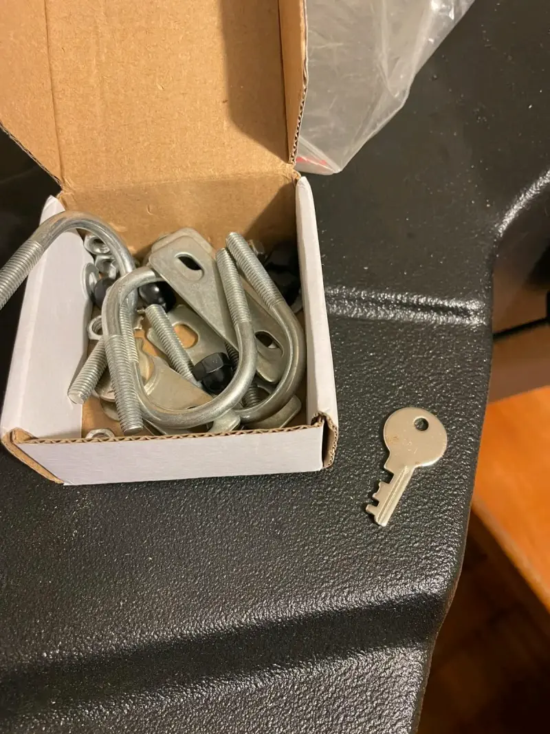 Maleta rígida para moto con cerradura - 4