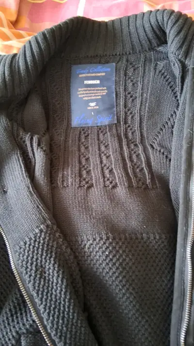 Chaqueta de punto negra con botones de madera - miniatura 2