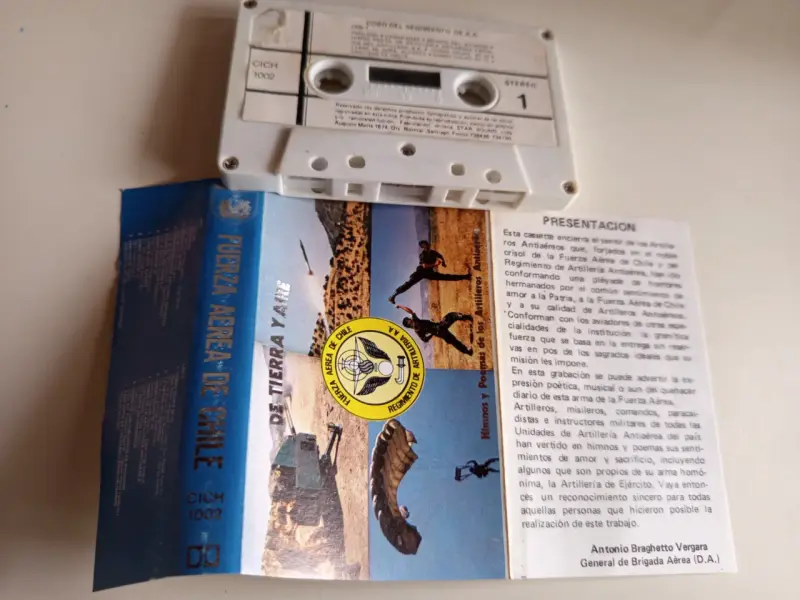 Cassette Fuerza Aérea de Chile Himnos y Poemas - 4