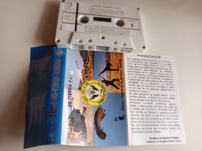 Cassette Fuerza Aérea de Chile Himnos y Poemas - miniatura 4