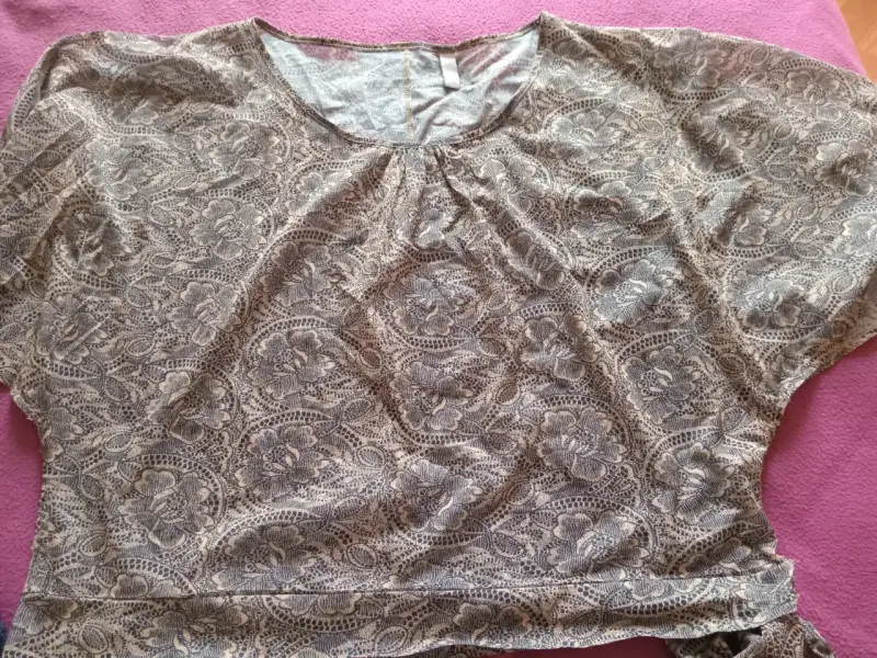 Blusa de encaje floral beige - 1