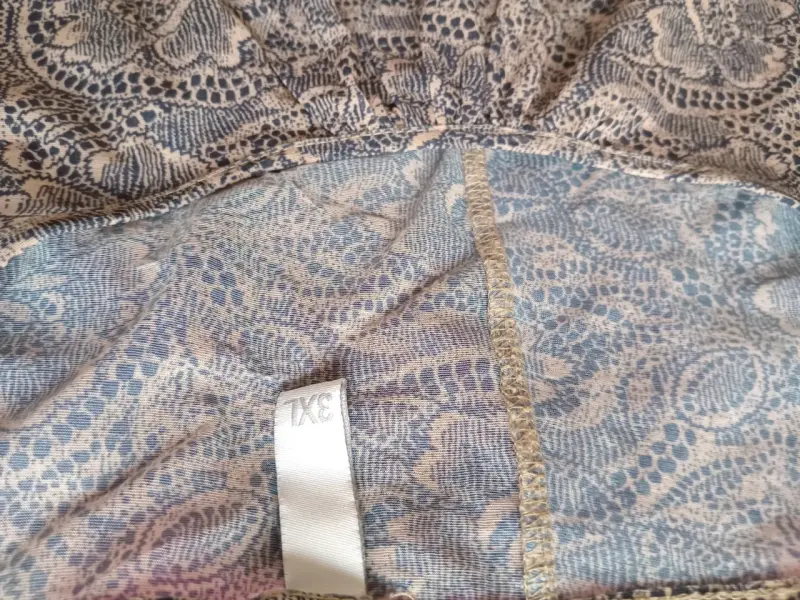 Blusa de encaje floral beige - 2