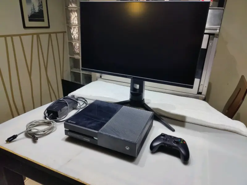 Consola Xbox One con Monitor Samsung y Control - 2