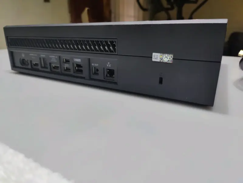 Consola Xbox One con Monitor Samsung y Control - 4