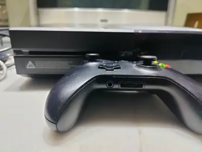 Consola Xbox One con Monitor Samsung y Control - miniatura 5