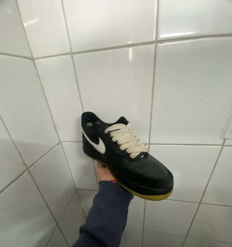 Zapatillas deportivas negras con logo blanco - 2