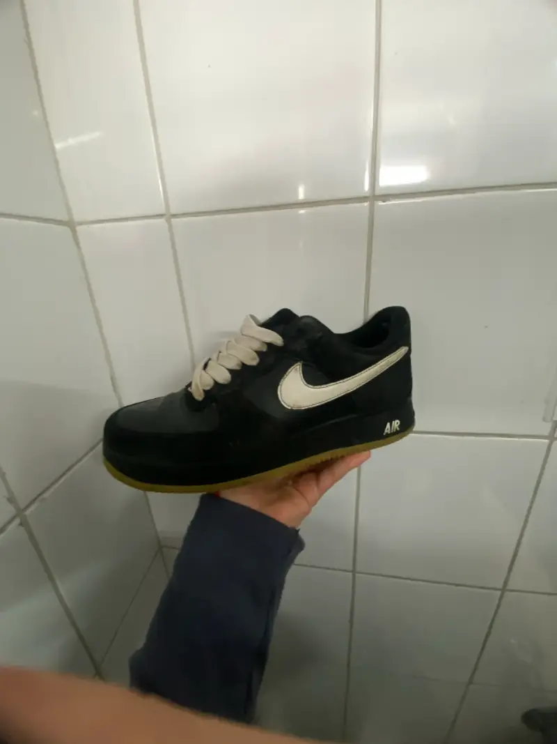 Zapatillas deportivas negras con logo blanco - 3