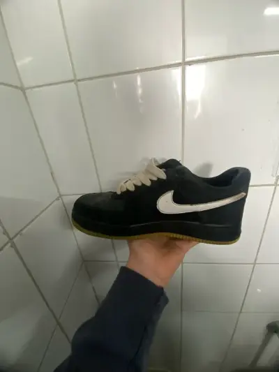 Zapatillas deportivas negras con logo blanco - miniatura 4