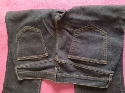 Jeans bootcut azul oscuro para mujer - miniatura 2