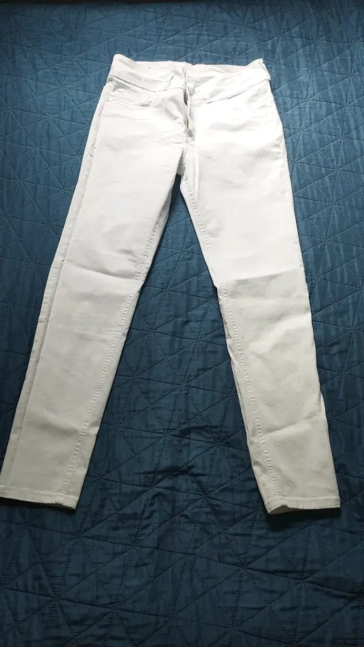 Pantalones blancos de mezclilla para mujer - 1
