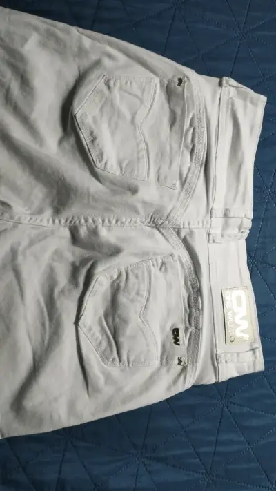 Pantalones blancos de mezclilla para mujer - miniatura 3